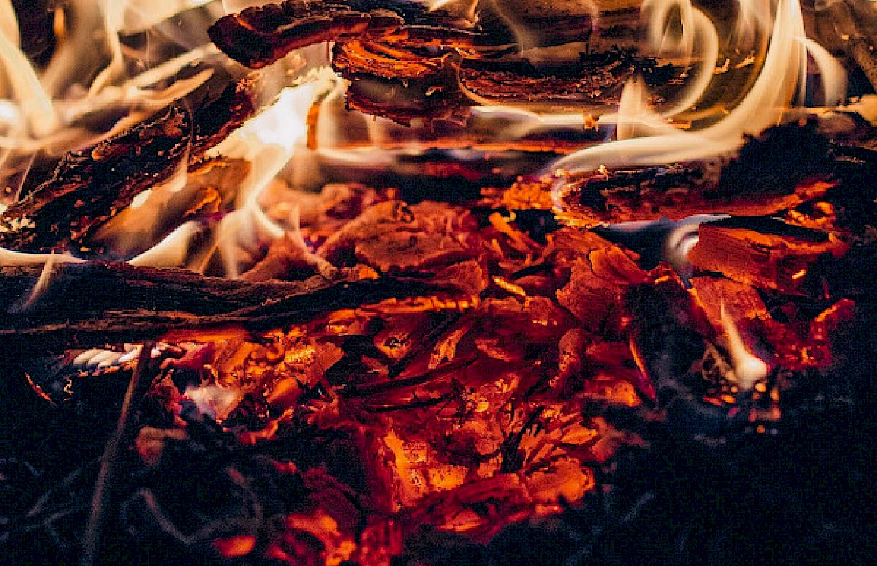 Bild Eine Anleitung: richtig anfeuern und feuern ohne Rauch.